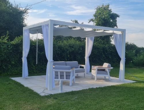 Pergola con tetto scorrevole e tende decorative mod. ONDA 120 Autoportante – Giulio Barbieri