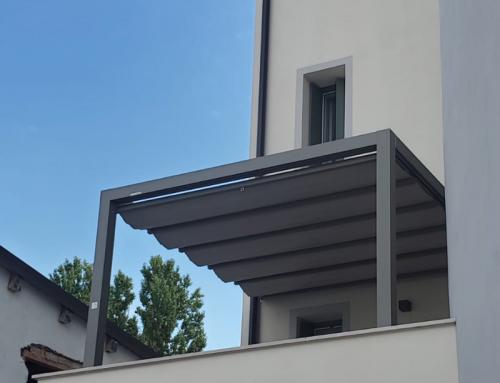 Pergola addossata con telo in PVC  mod. ARCADIA di Giulio Barbieri